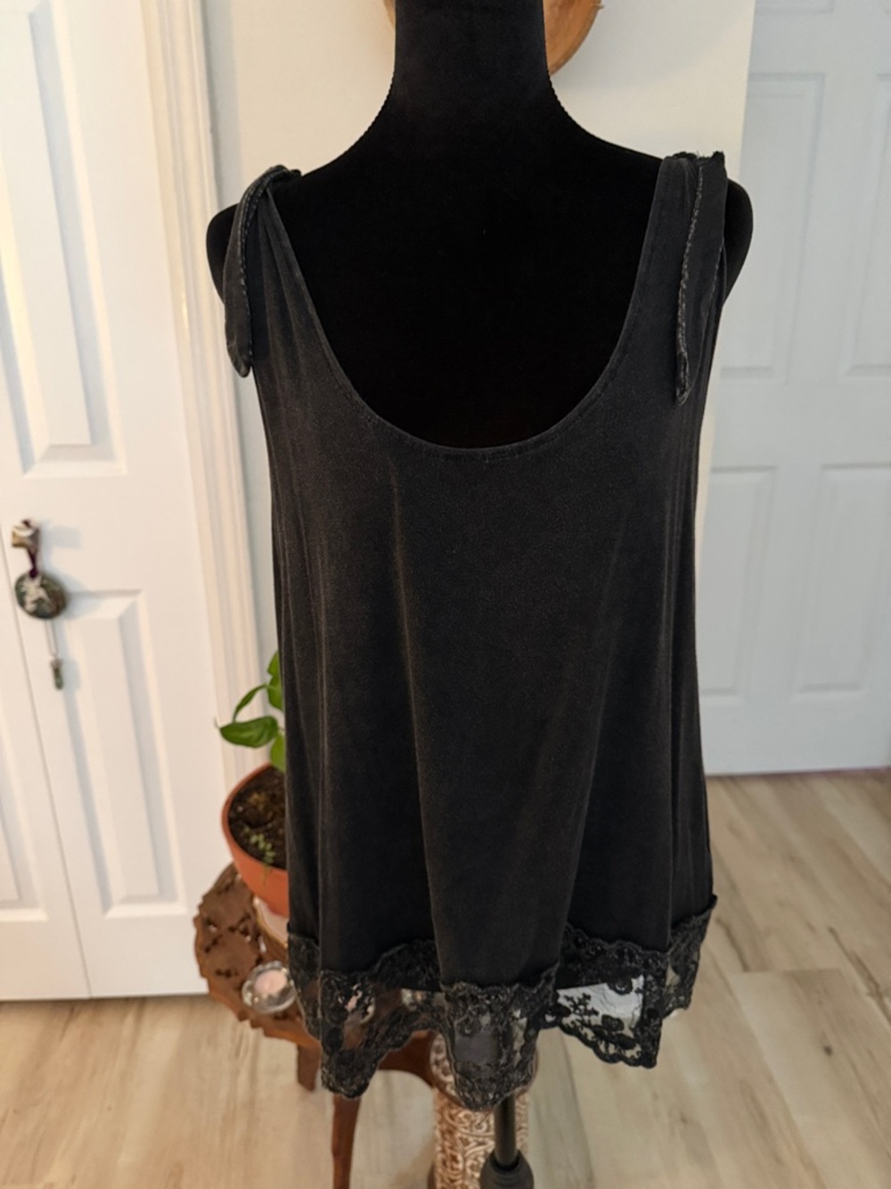 POL Black Lace-Hem Tie-Strap Camisole